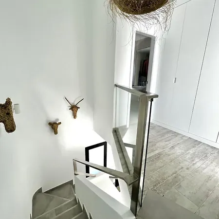 Gorgeous Douplex In Apartment